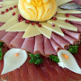 Big :  Plancha de charcuterie d’origine italienne, fromage  