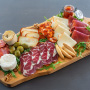 Small :  Plancha de charcuterie d’origine italienne, fromage  